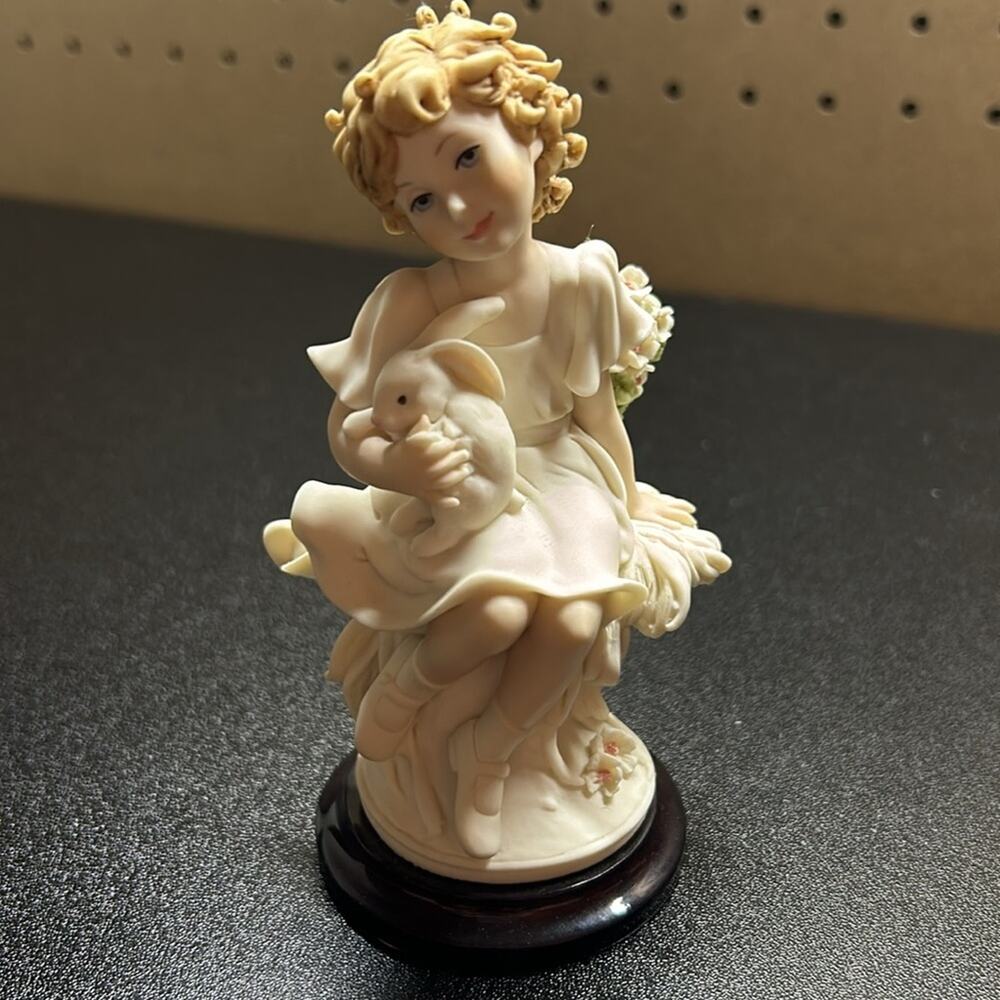 Florence Giuseppe Armani The Society 2002 Bimba Con Coniglietto (1542F)